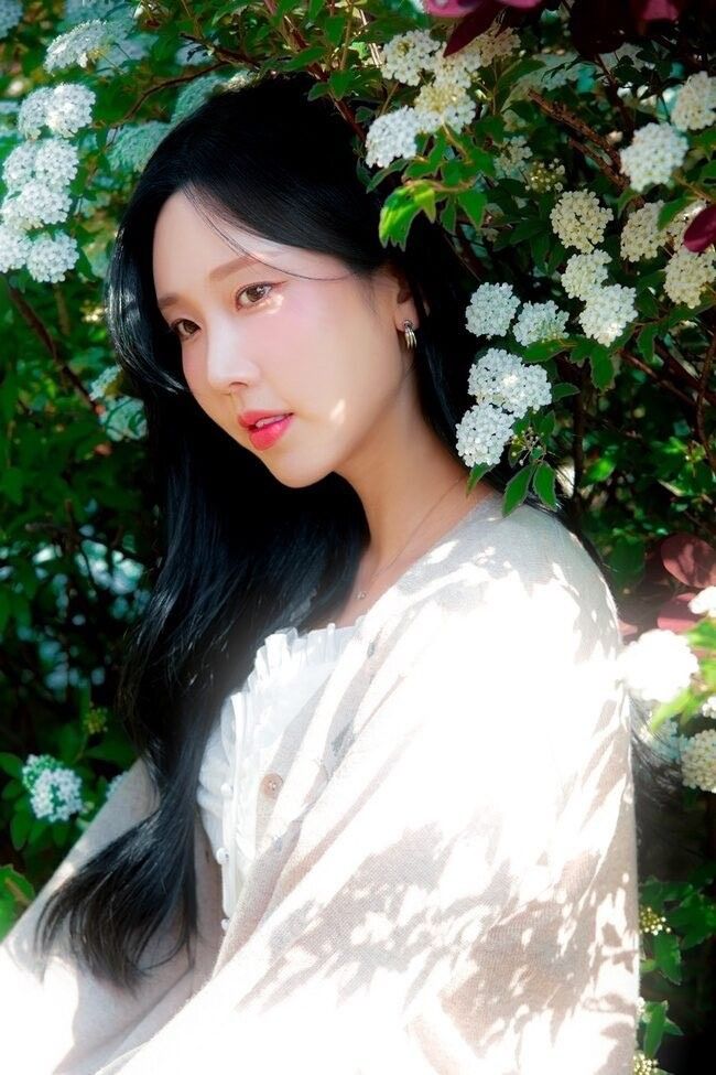 Recent activity shot of Nayun (MOMOLAND)