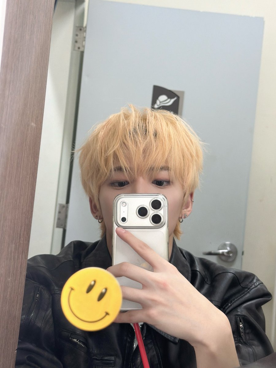 A moment captured by Xikers's fan