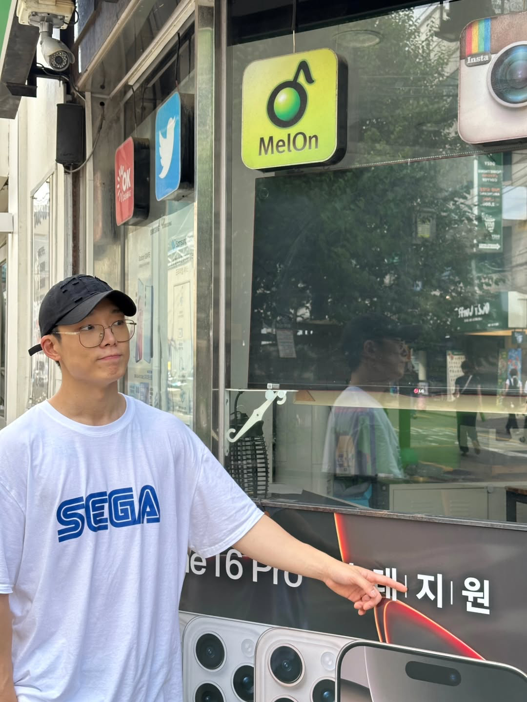 Recent activity shot of BOBBY (iKON)