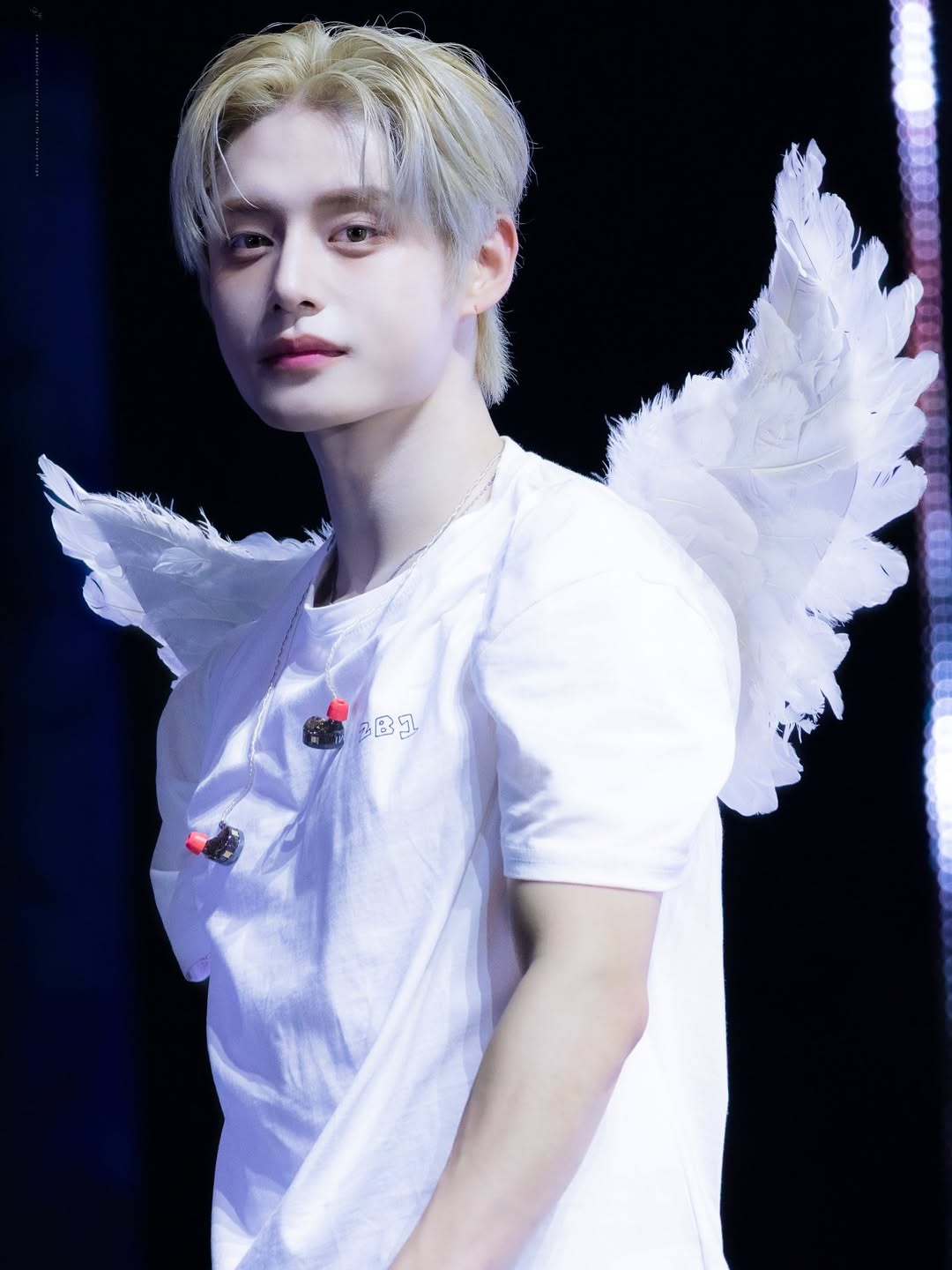 Behind-the-scenes cut of Kim Jiwoong (ZEROBASEONE)