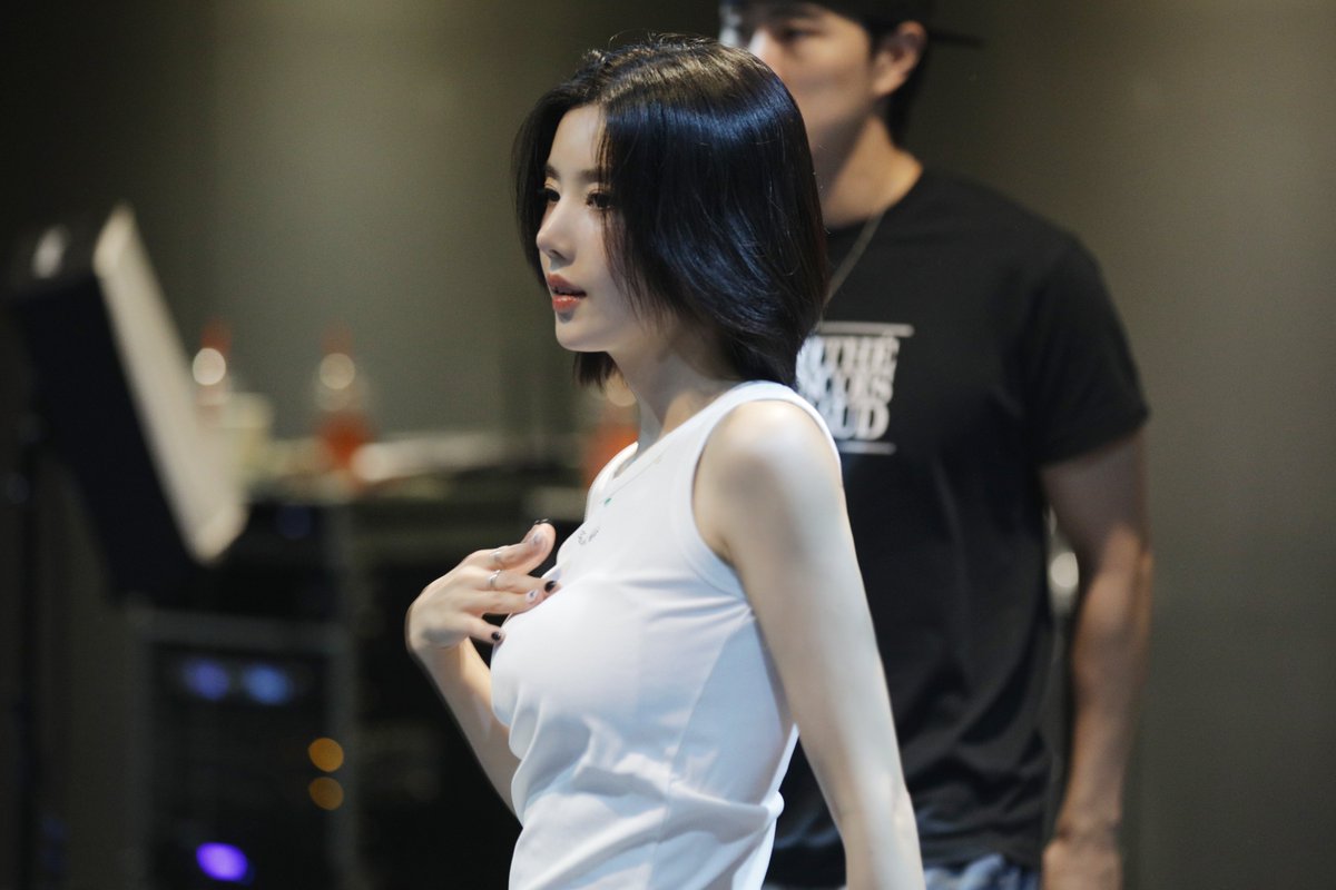 Behind-the-scenes cut of Kwon Eunbi