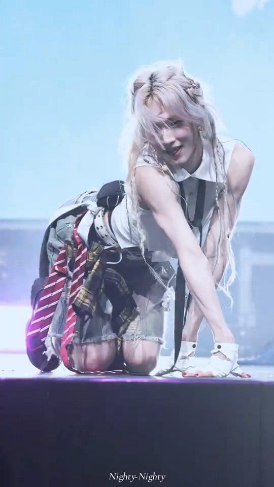 A moment captured by Hu Yetao (NexT1DE)'s fan