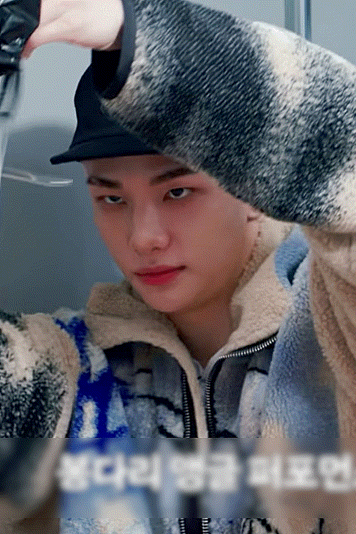 Latest photo of Hyunjin (Stray Kids)