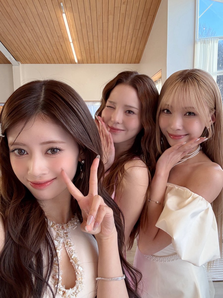 Recent activity shot of NiziU