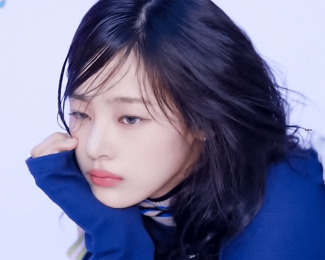 Behind-the-scenes cut of Minji (NewJeans)