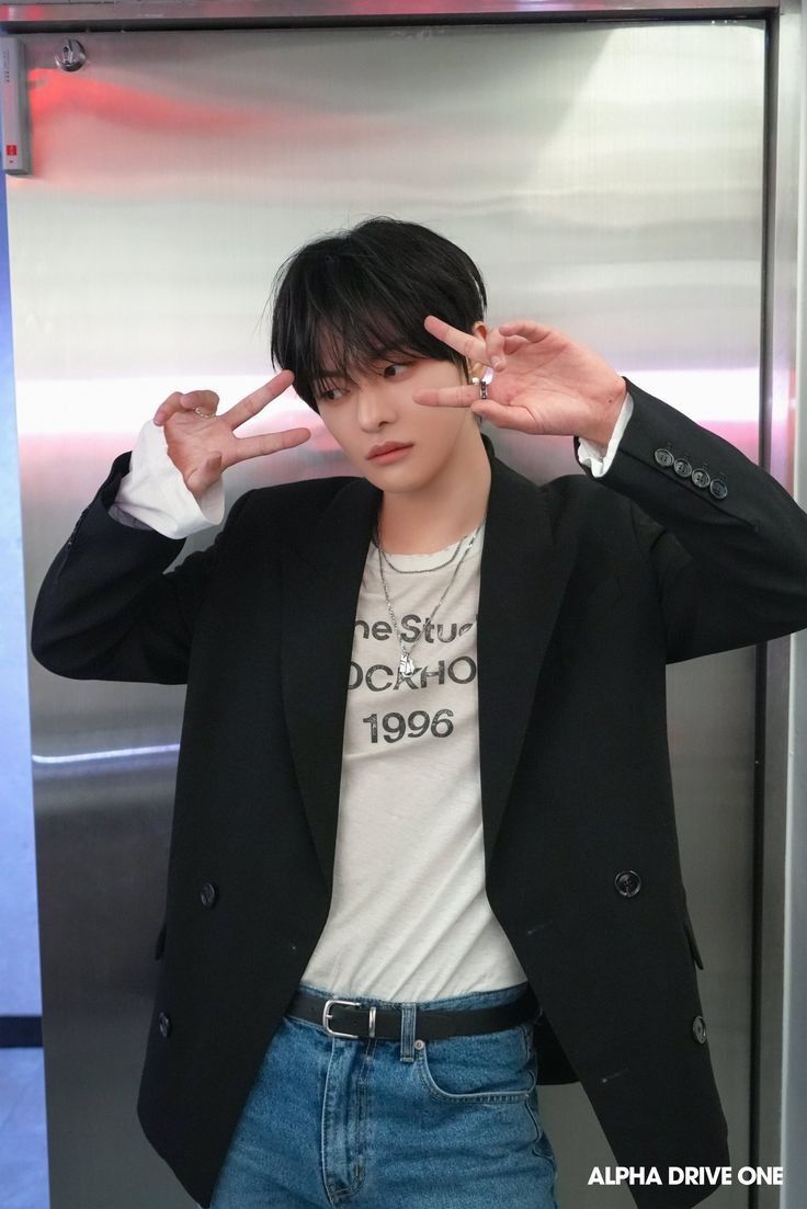 Behind-the-scenes cut of Lee Leo (ALPHA DRIVE ONE)