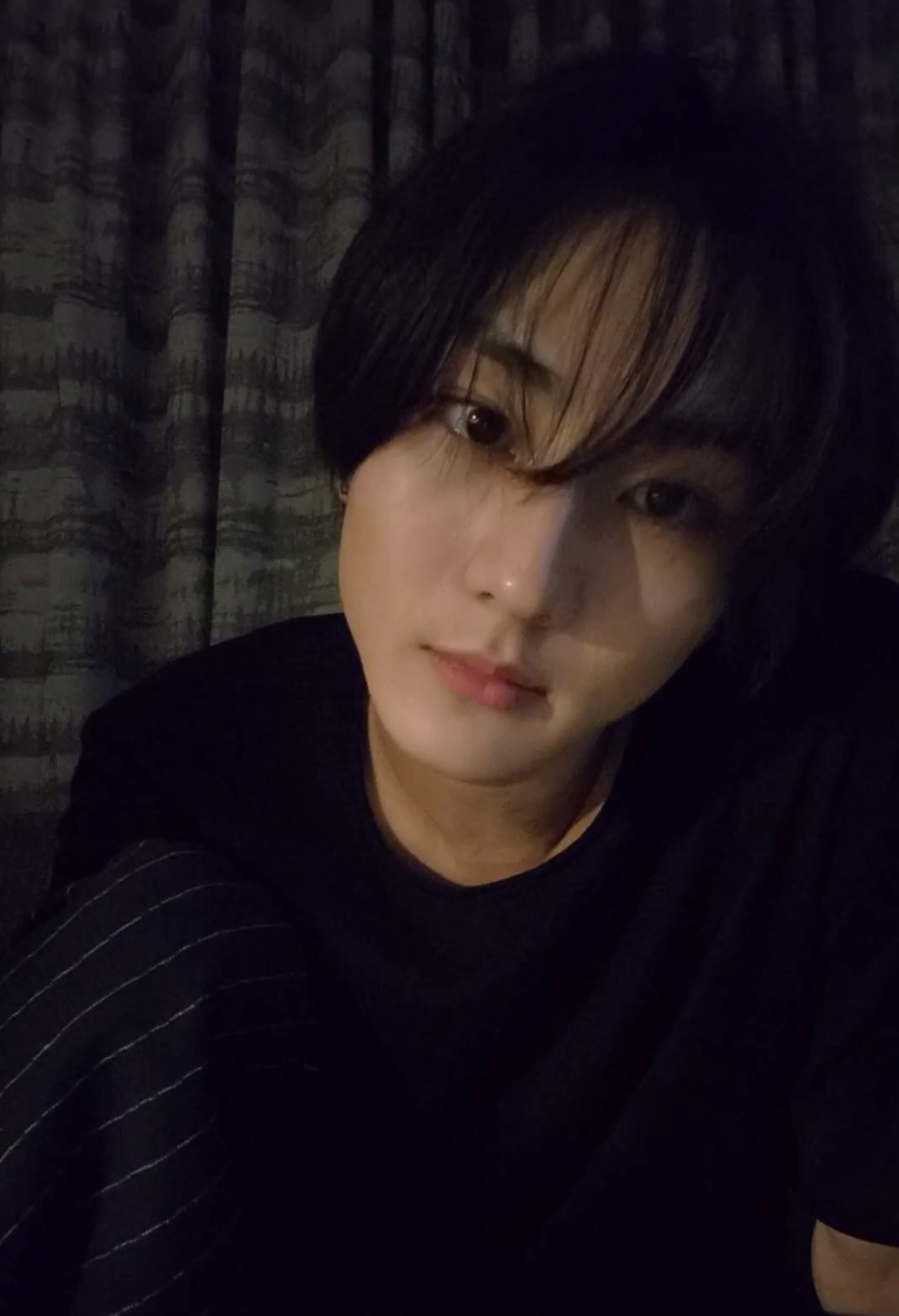 Foto terbaru Jungwon (ENHYPEN)