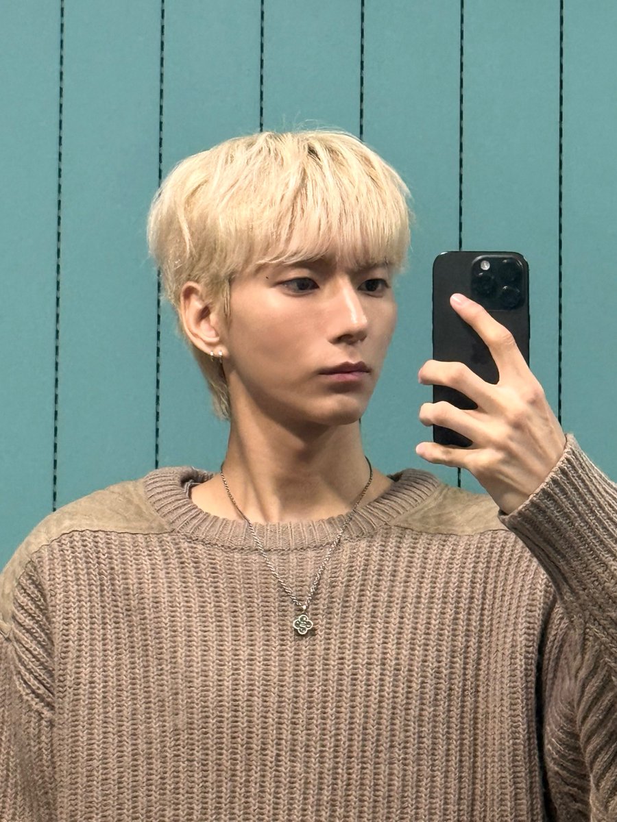 A moment captured by Xdinary Heroes's fan