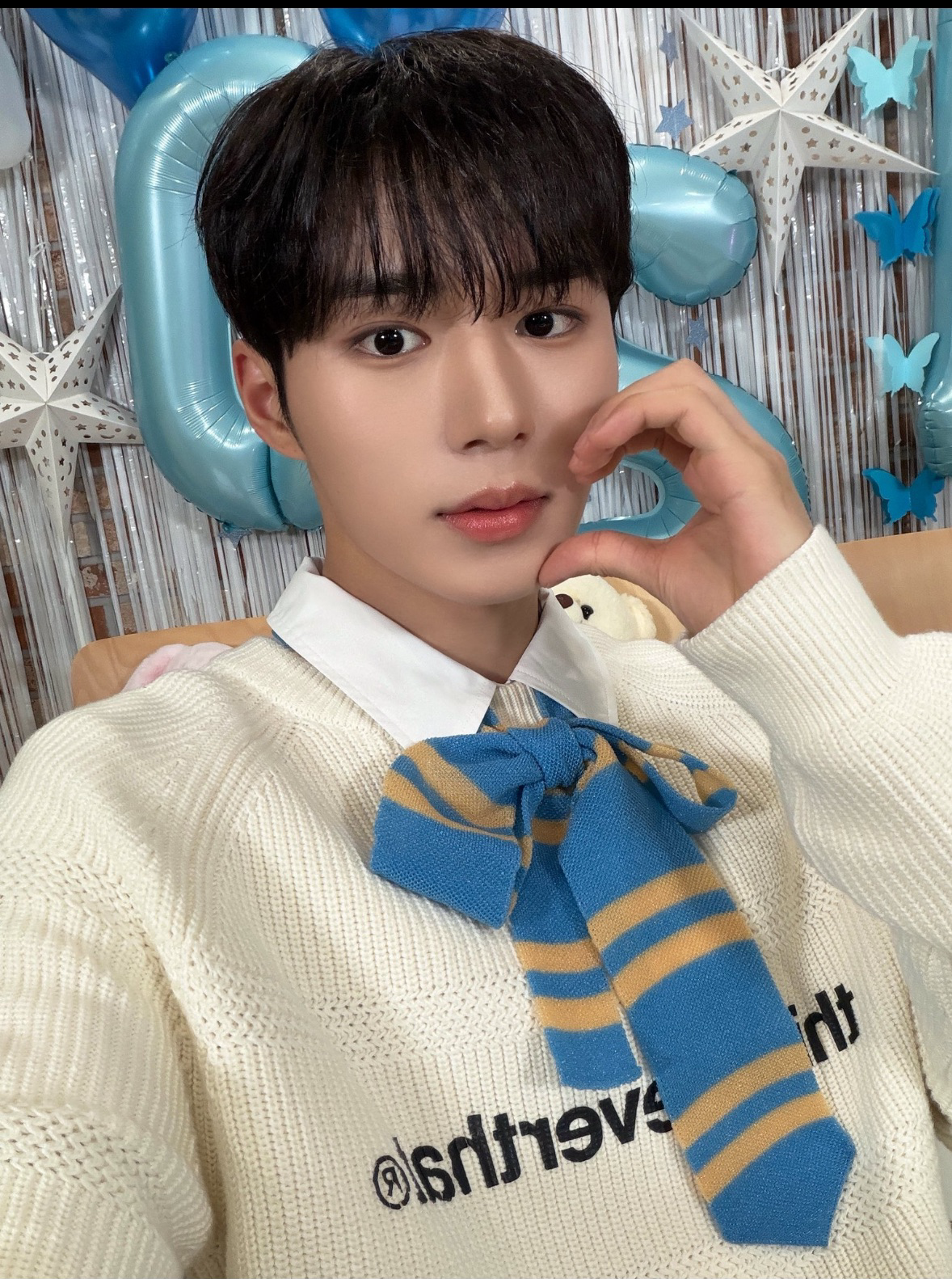 Behind-the-scenes cut of Kim Junseo (ALPHA DRIVE ONE)