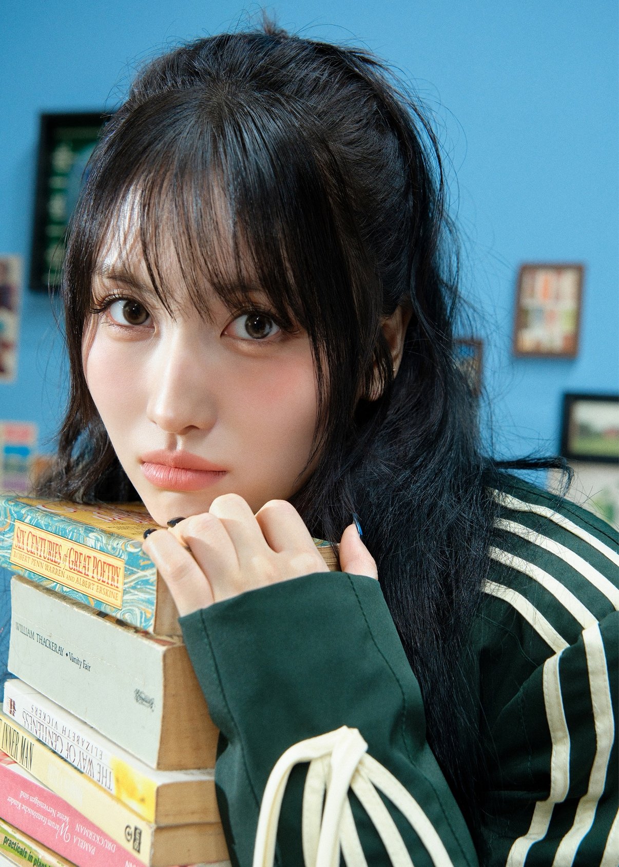Foto aktivitas terbaru Momo (TWICE)