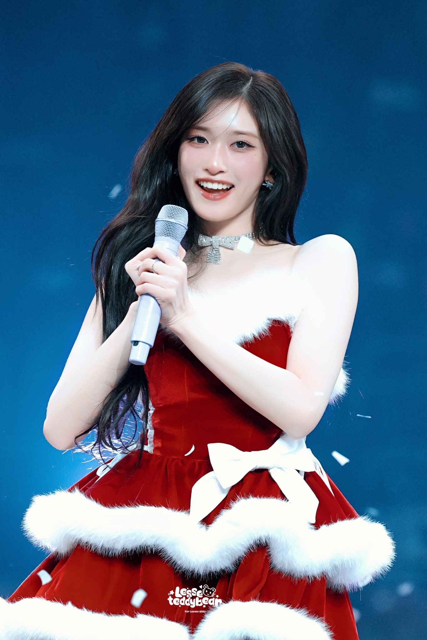 A moment captured by Leeseo (IVE)'s fan