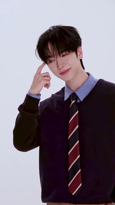 Behind-the-scenes cut of Hanjun (n.SSign)