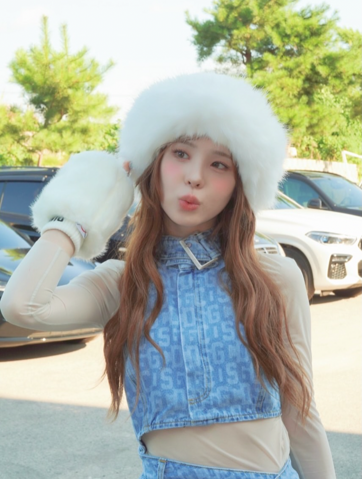 Behind-the-scenes cut of Mako (NiziU)