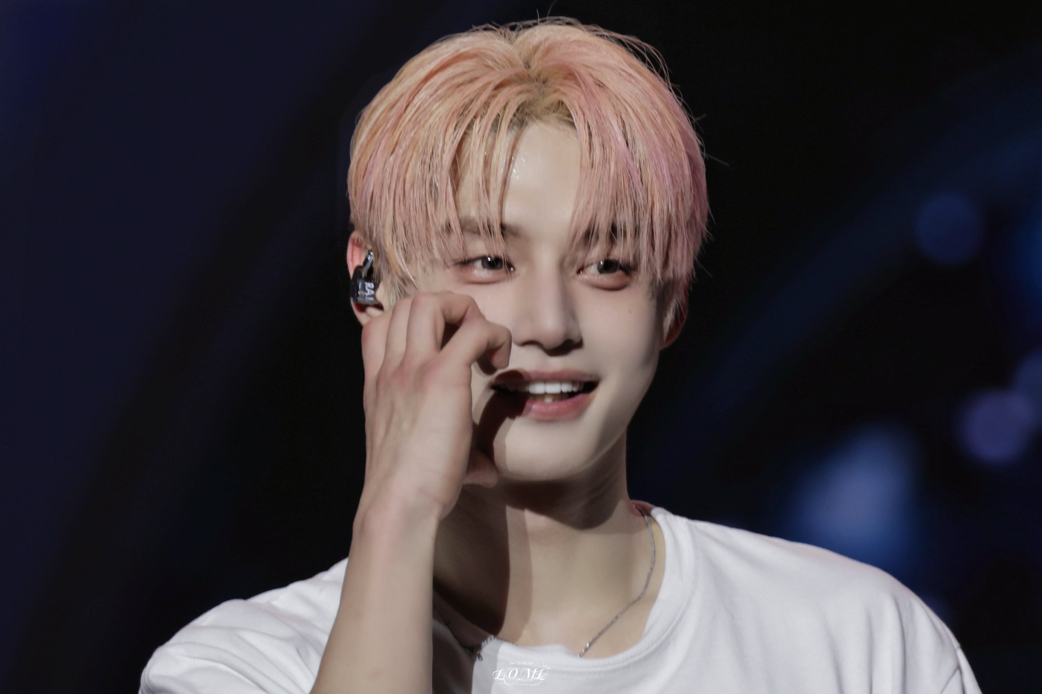 A moment captured by Kim Jiwoong (ZEROBASEONE)'s fan