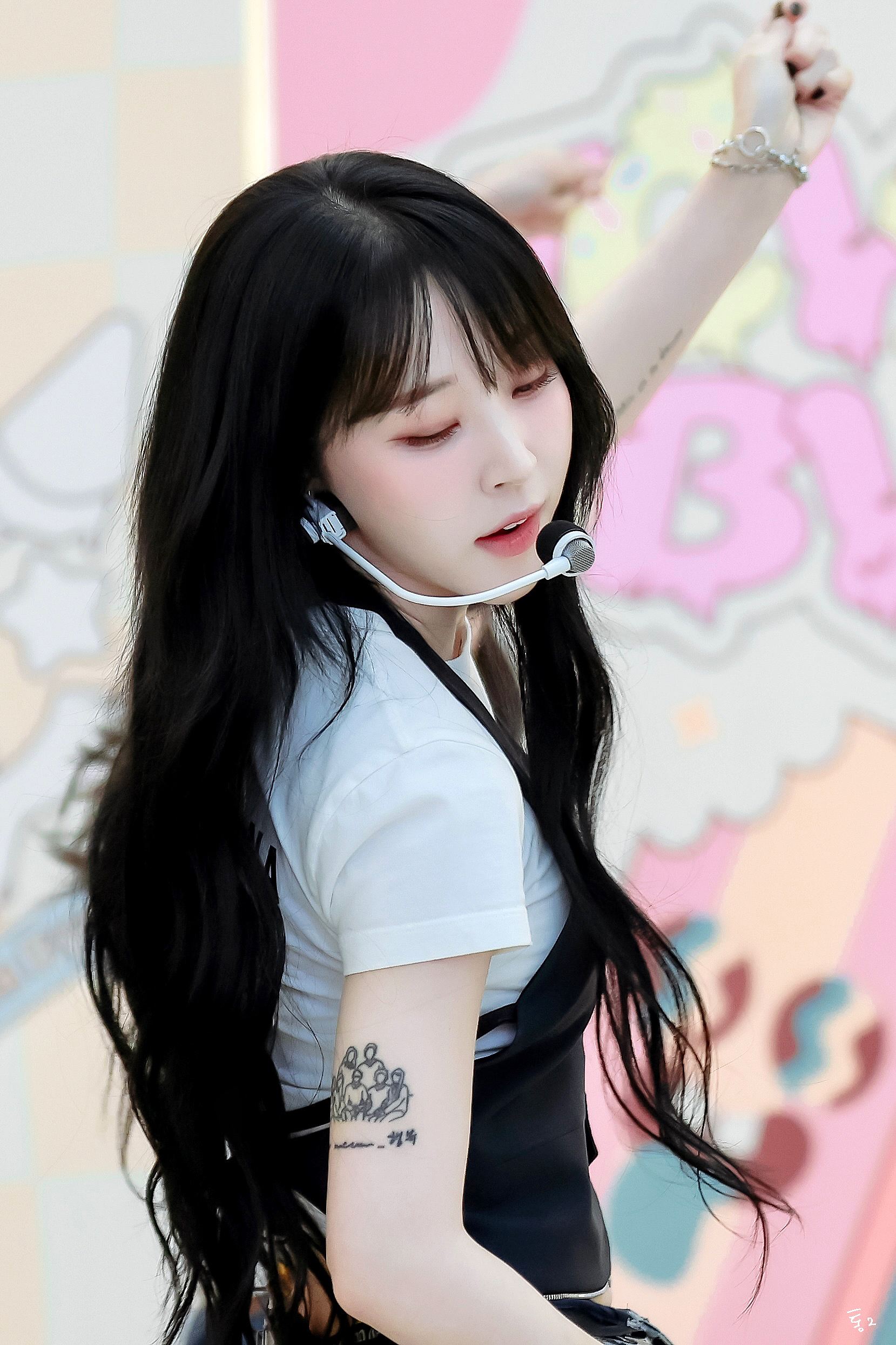 Behind-the-scenes cut of Moonbyul (MAMAMOO)