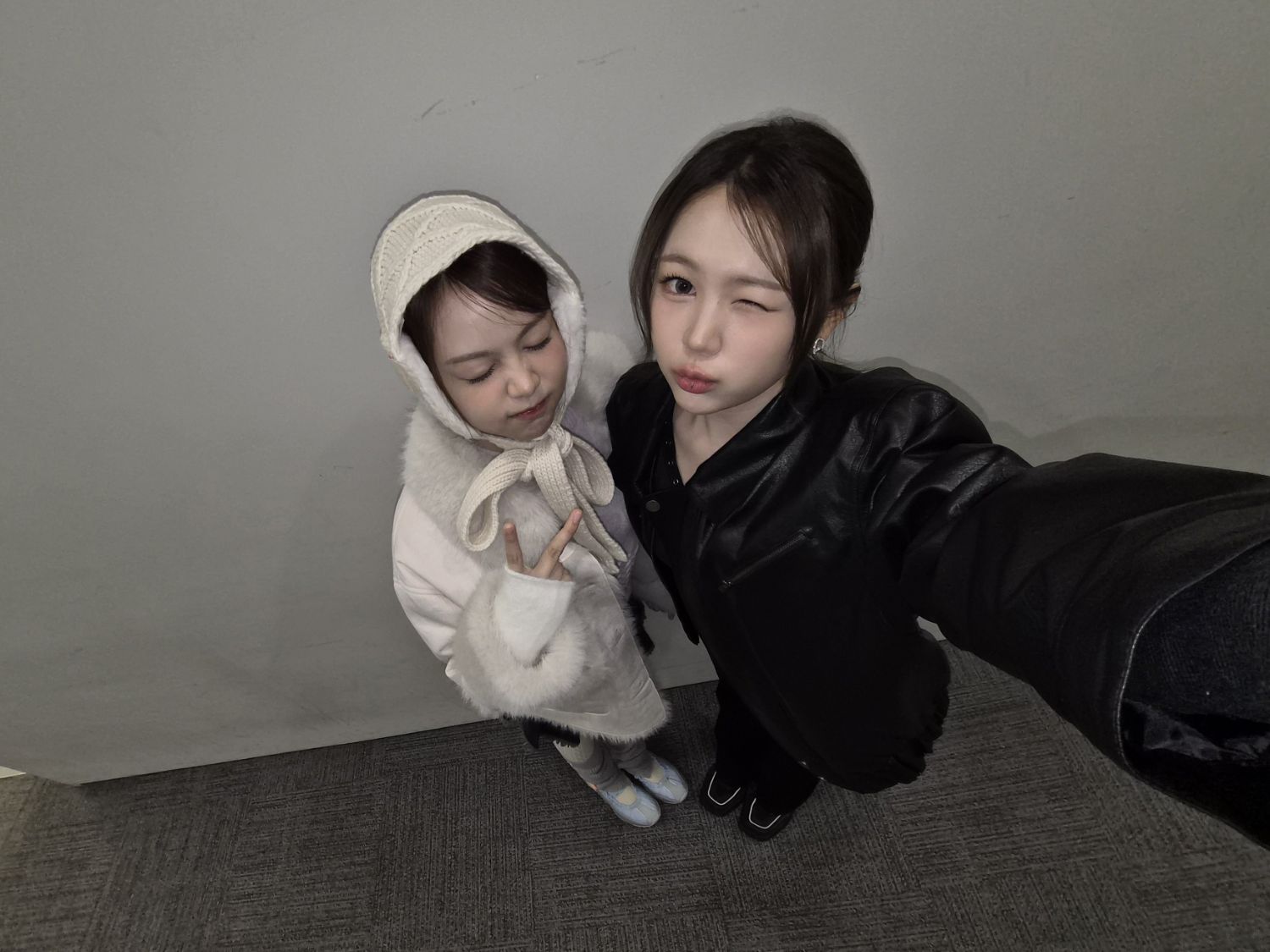 A moment captured by Hearts2Hearts's fan