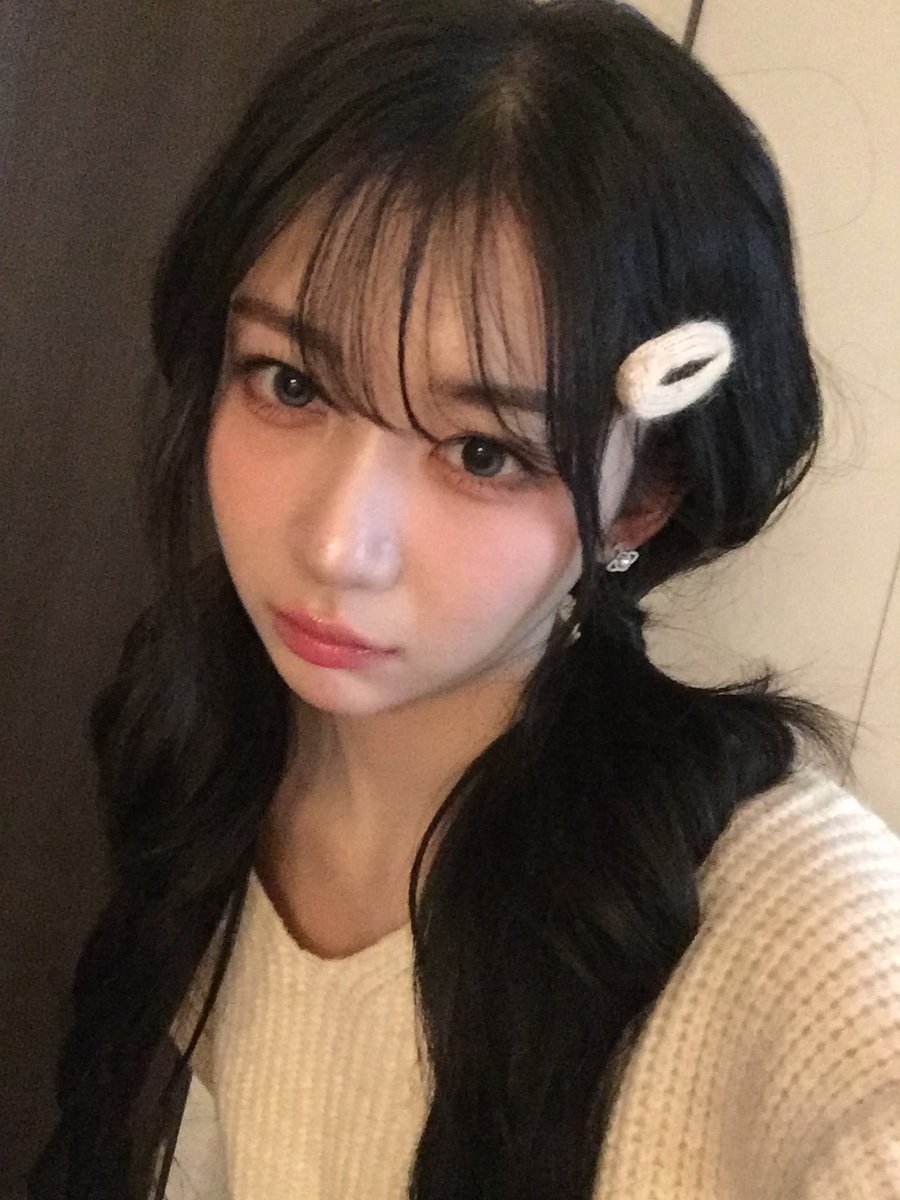 Behind-the-scenes cut of tripleS