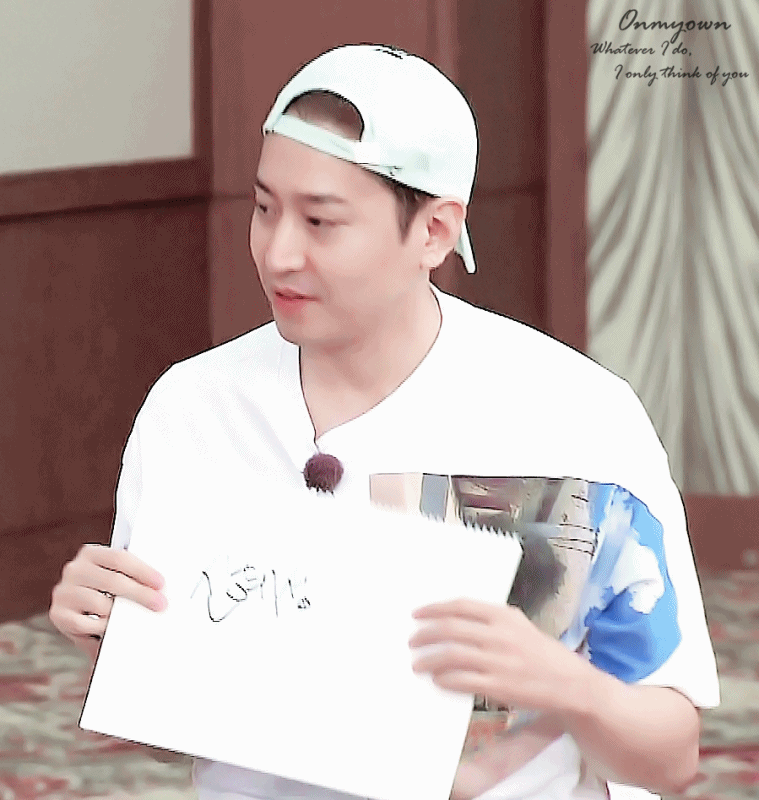 A moment captured by SHINHWA's fan