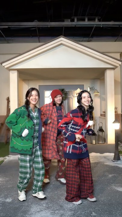 Behind-the-scenes cut of TWICE