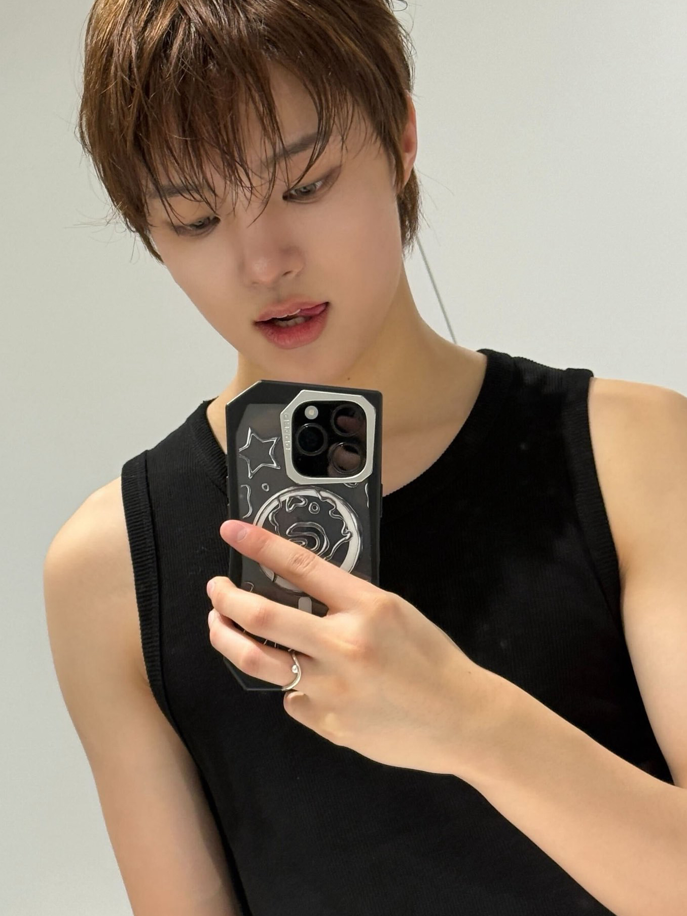 Behind-the-scenes cut of EJ (&TEAM)