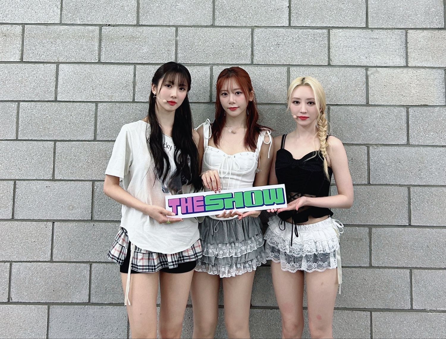 A moment captured by DREAMCATCHER's fan