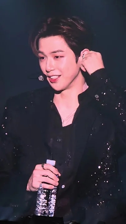 A heartfelt wallpaper shared by Kang Daniel's fans