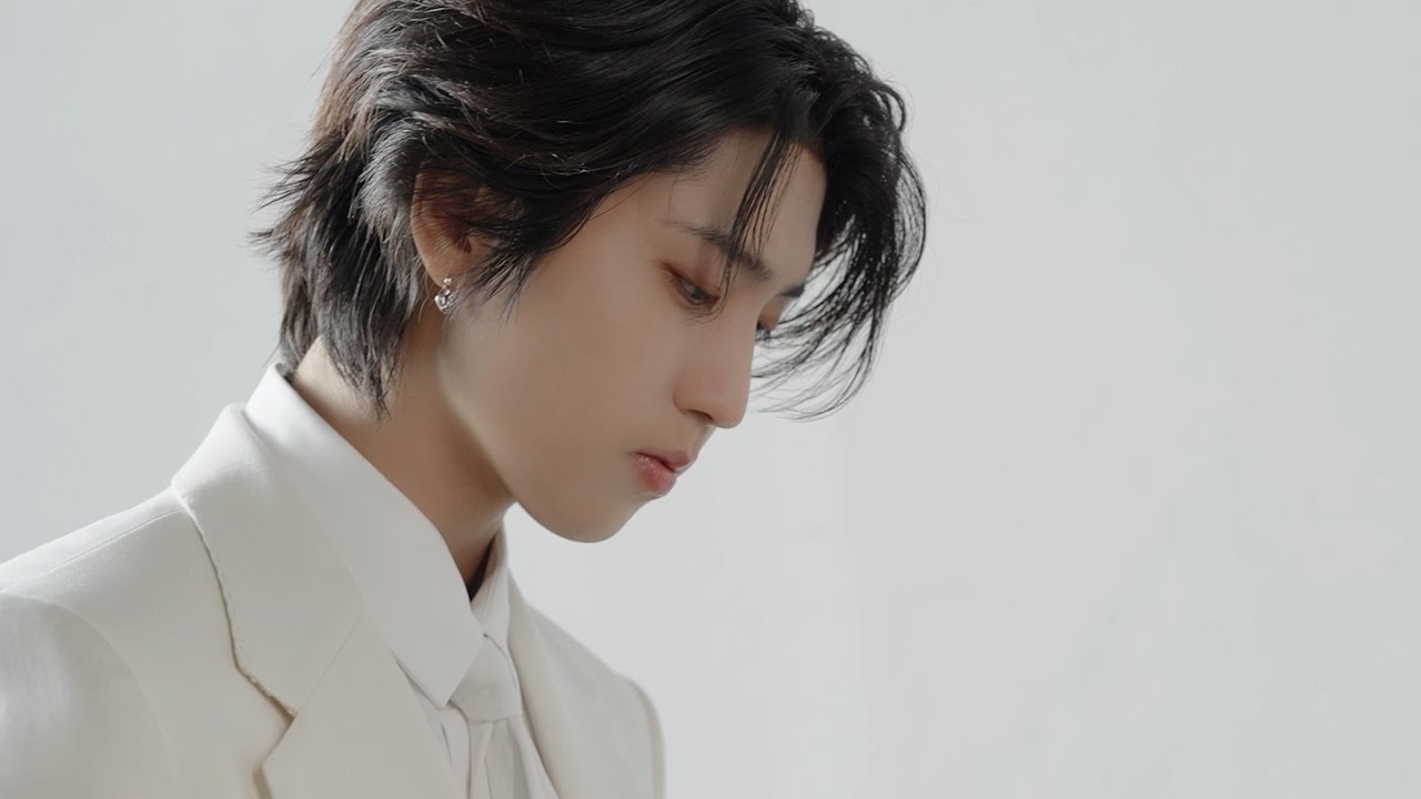 Behind-the-scenes cut of HAN (Stray Kids)