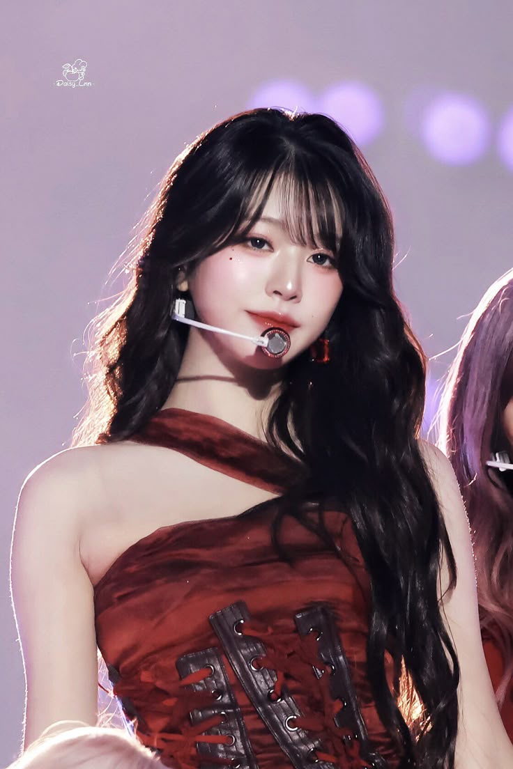 A moment captured by Jang Wonyoung (IVE)'s fan