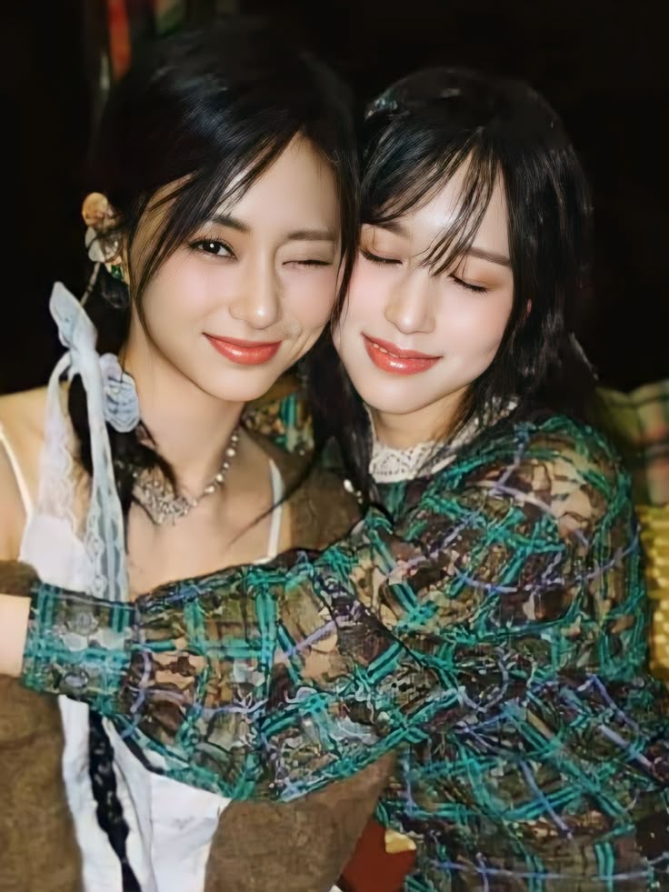 Behind-the-scenes cut of Mina (TWICE)