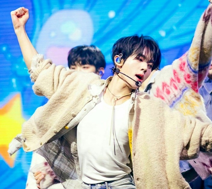 Recent activity shot of Han Yujin (ZEROBASEONE)
