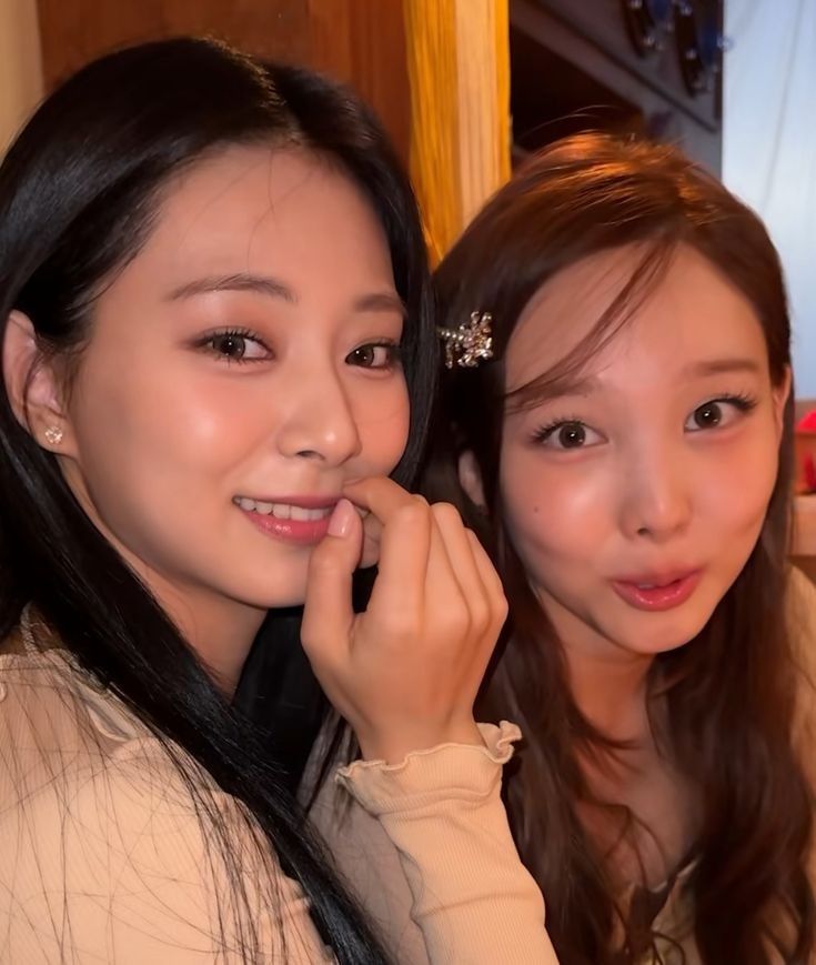 A moment captured by Tzuyu (TWICE)'s fan