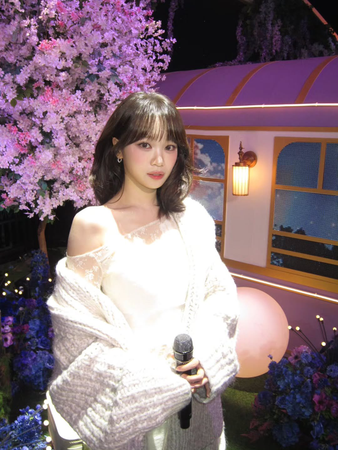 Latest photo of Kim Chaewon (LE SSERAFIM)