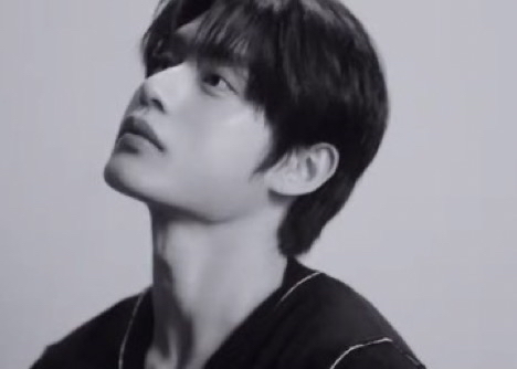 Behind-the-scenes cut of Kim Jiwoong (ZEROBASEONE)