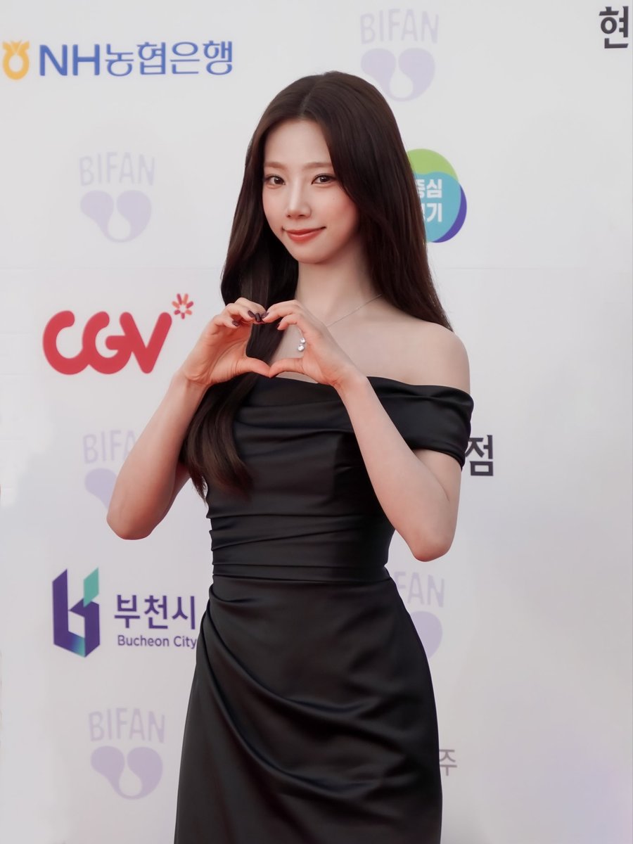 Behind-the-scenes cut of WJSN