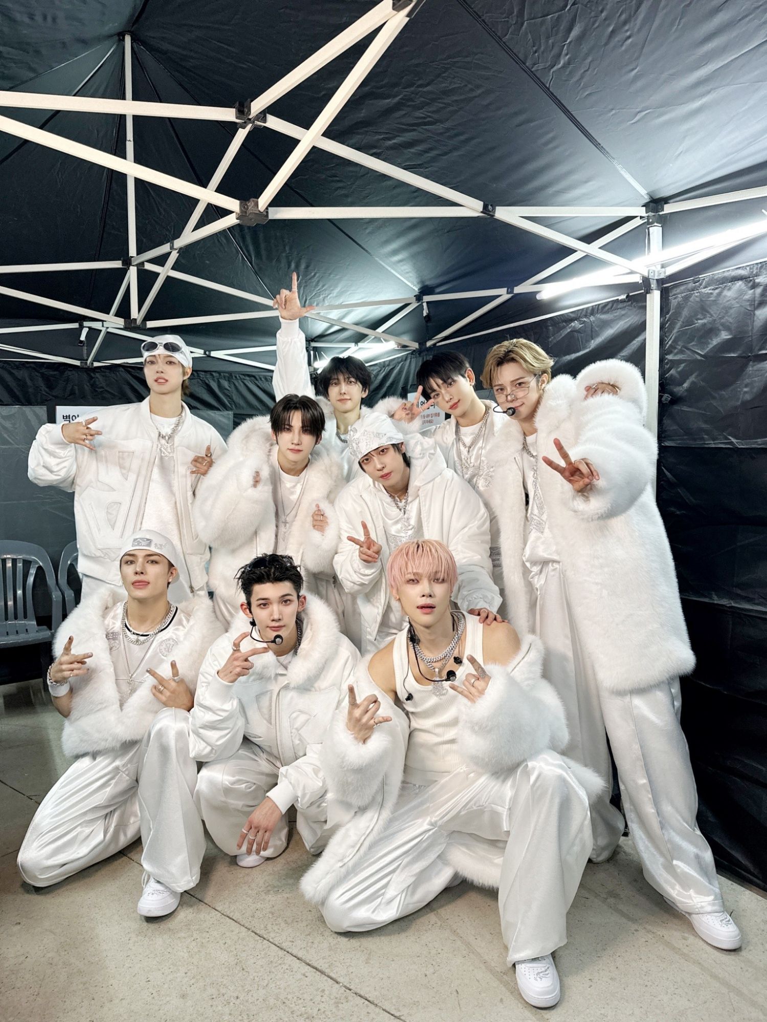 Behind-the-scenes cut of &TEAM