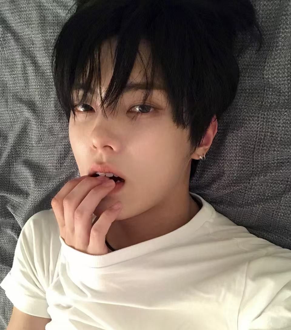 Behind-the-scenes cut of LEEJEONG (WHIB)