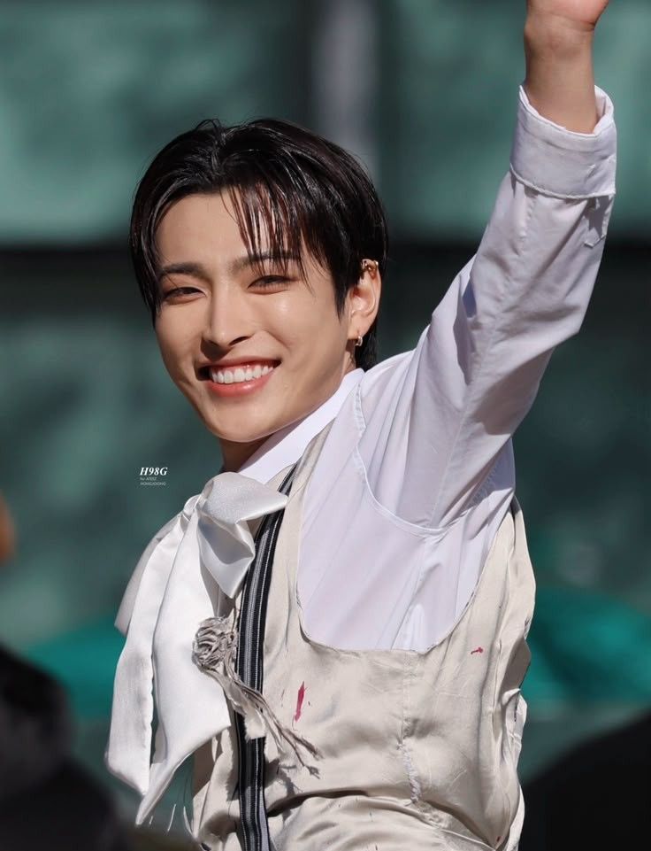 弘中 (ATEEZ)的最新活动照片