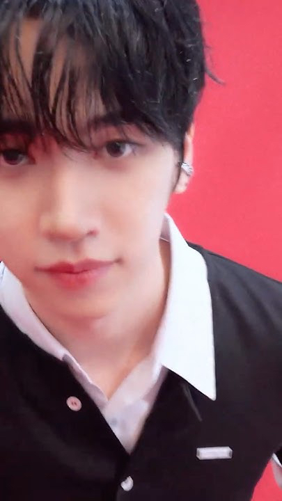 Behind-the-scenes cut of Hanjun (n.SSign)