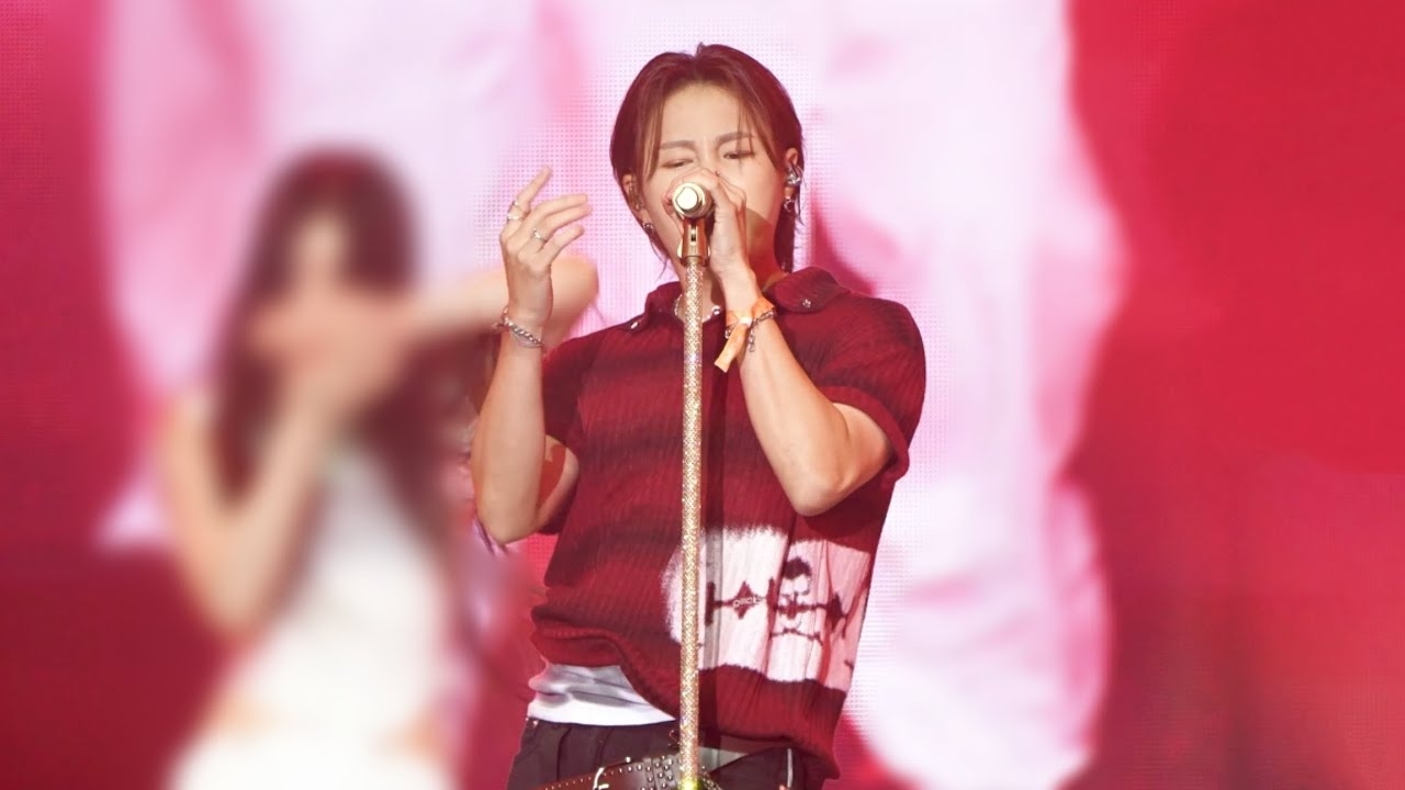 A moment captured by Ha Sungwoon's fan