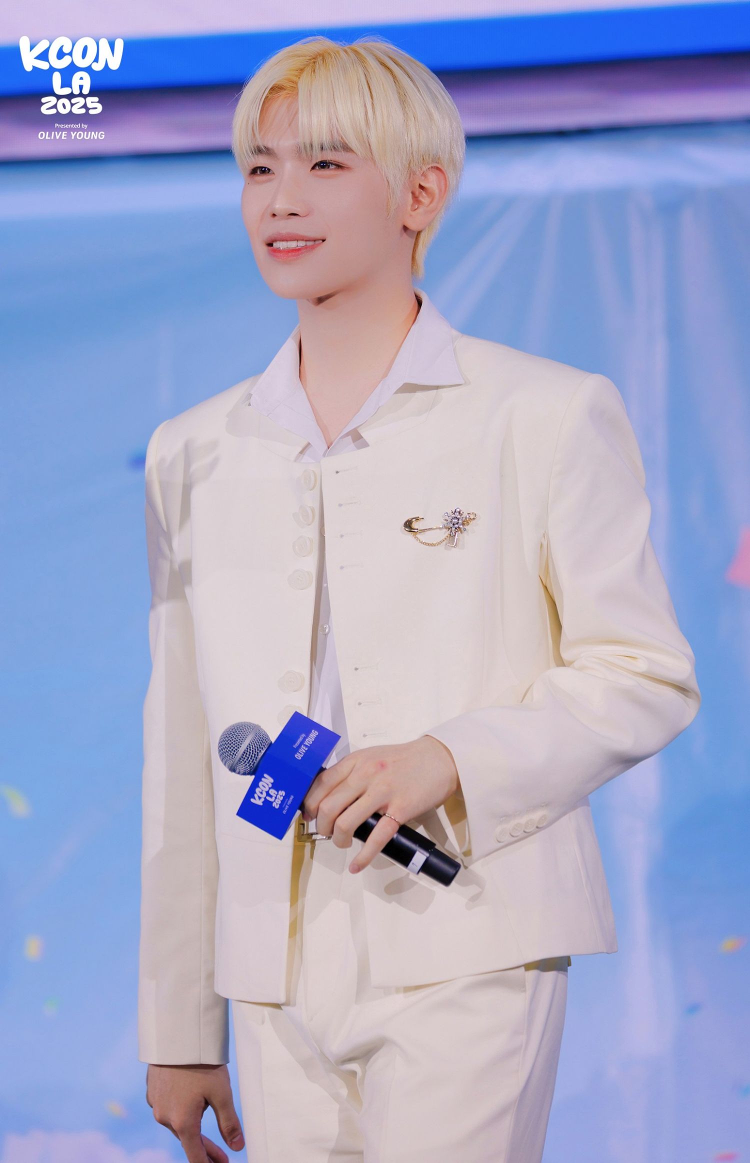 A moment captured by Kim Taerae (ZEROBASEONE)'s fan