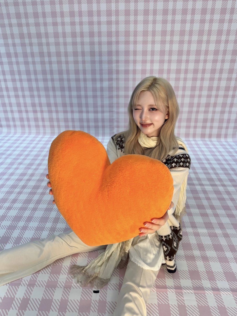 A moment captured by IVE's fan