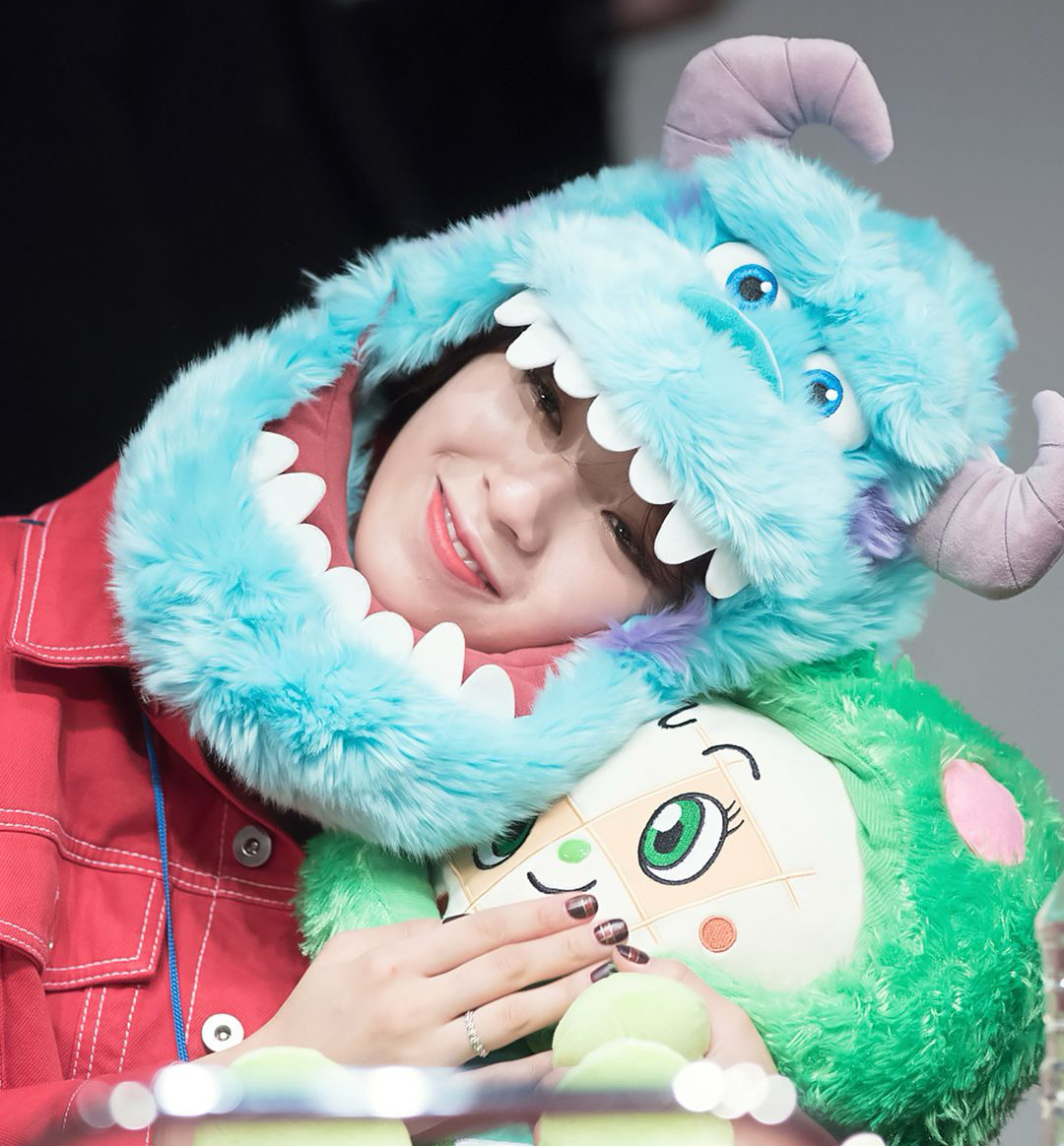 Behind-the-scenes cut of Jeongyeon (TWICE)