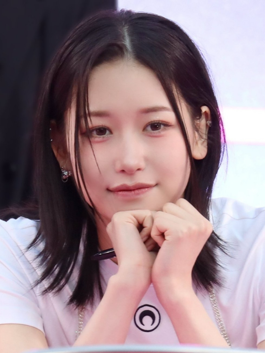 Behind-the-scenes cut of Kasahara Momona (ME:I)