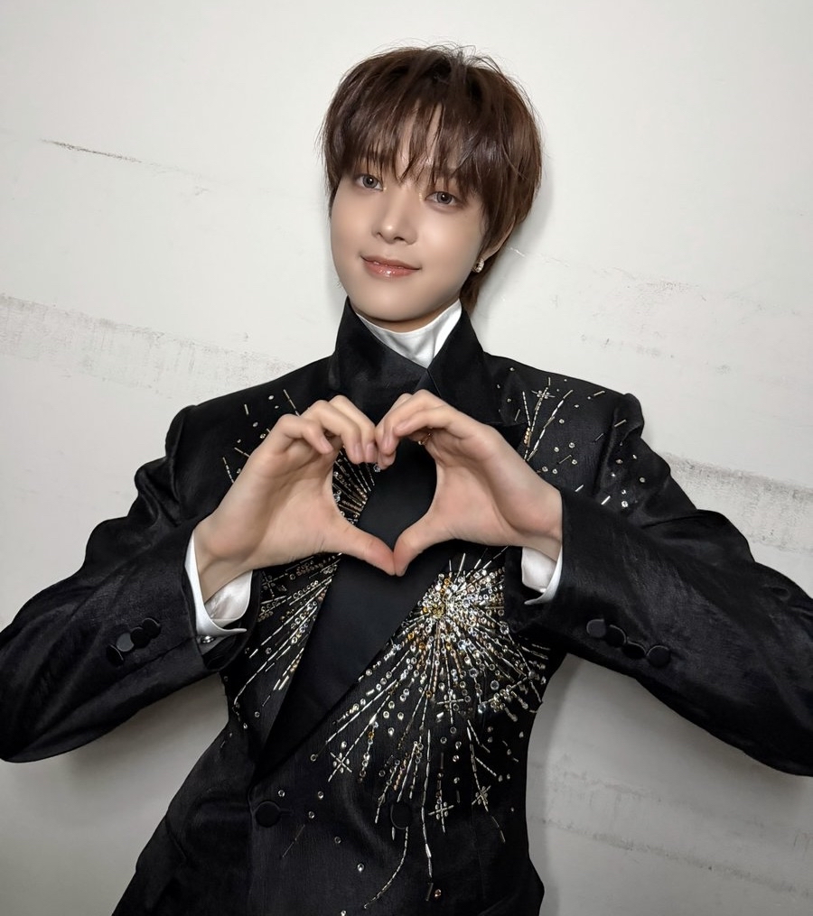 Behind-the-scenes cut of EJ (&TEAM)