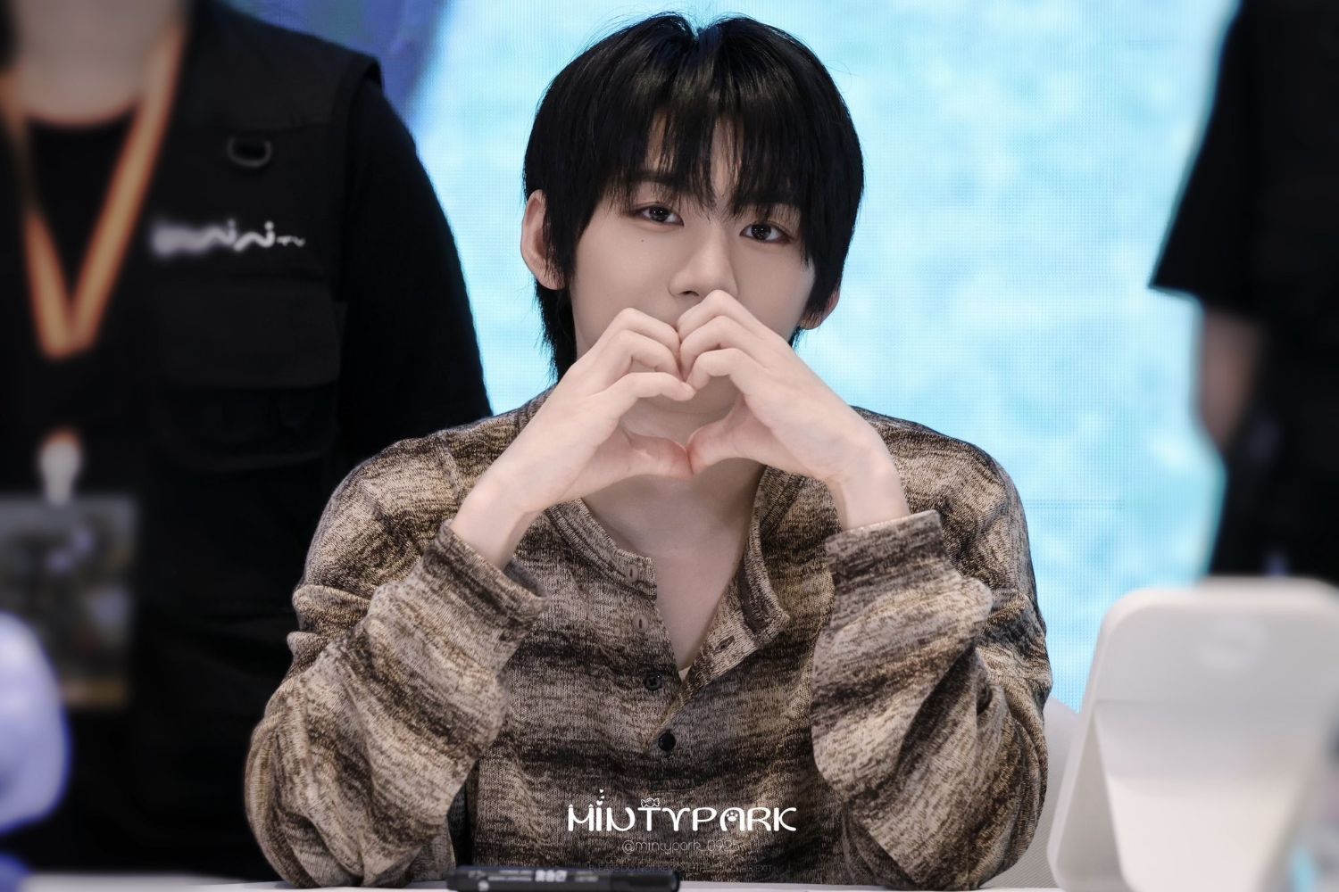 Behind-the-scenes cut of Park Han (AHOF)