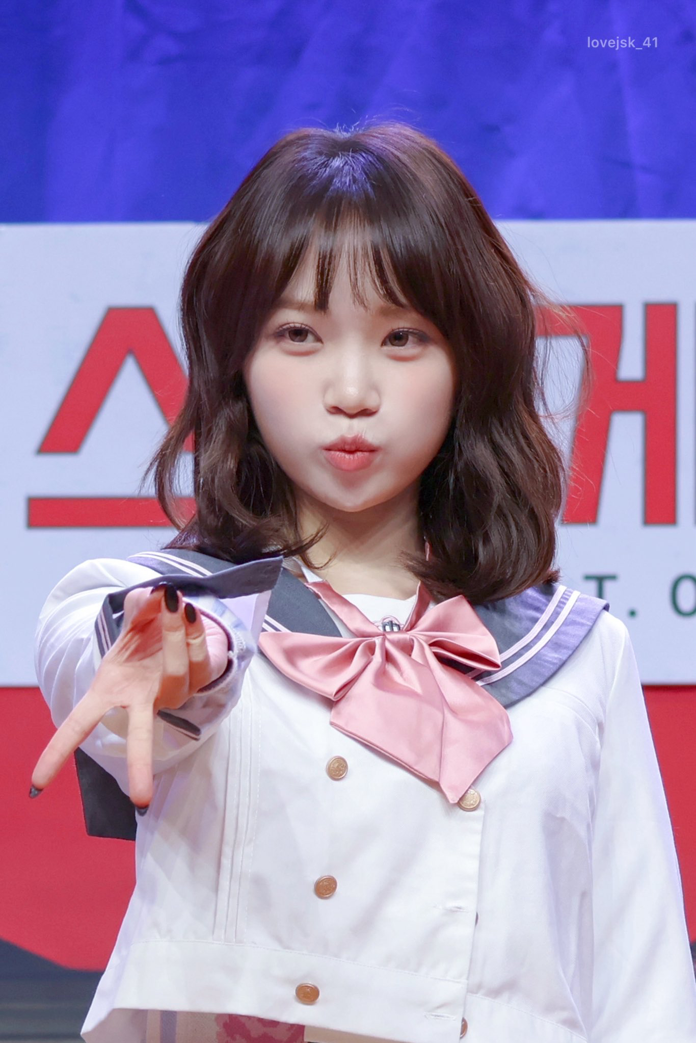 A moment captured by Kim Chaewon (LE SSERAFIM)'s fan