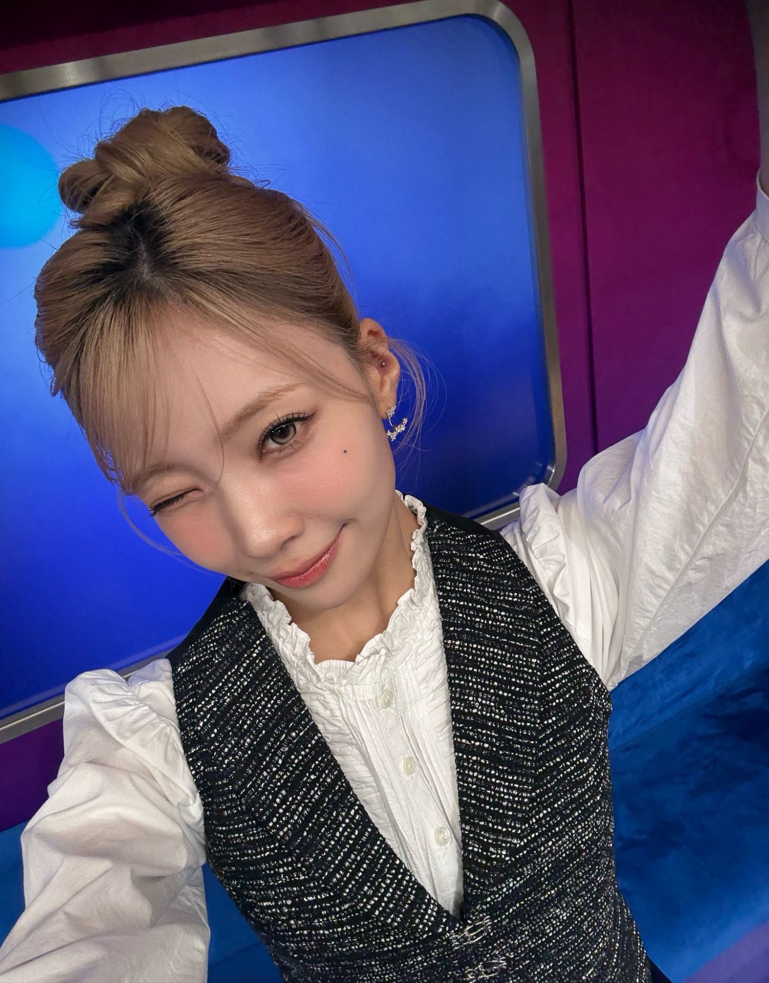 Behind-the-scenes cut of Mayuka (NiziU)