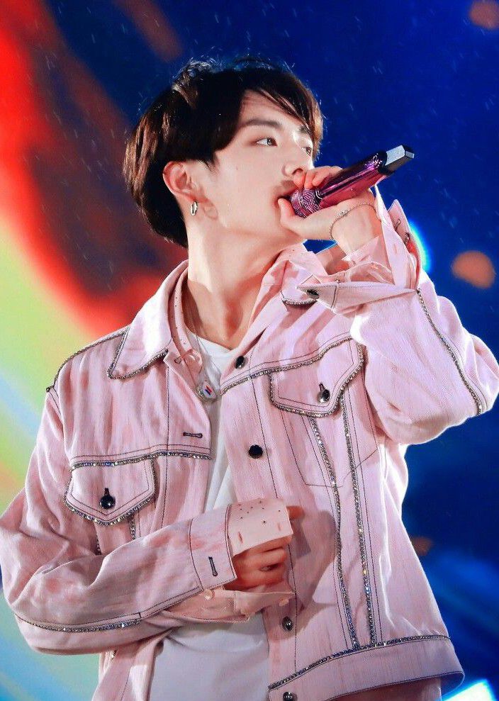 A moment captured by Jungkook (BTS)'s fan