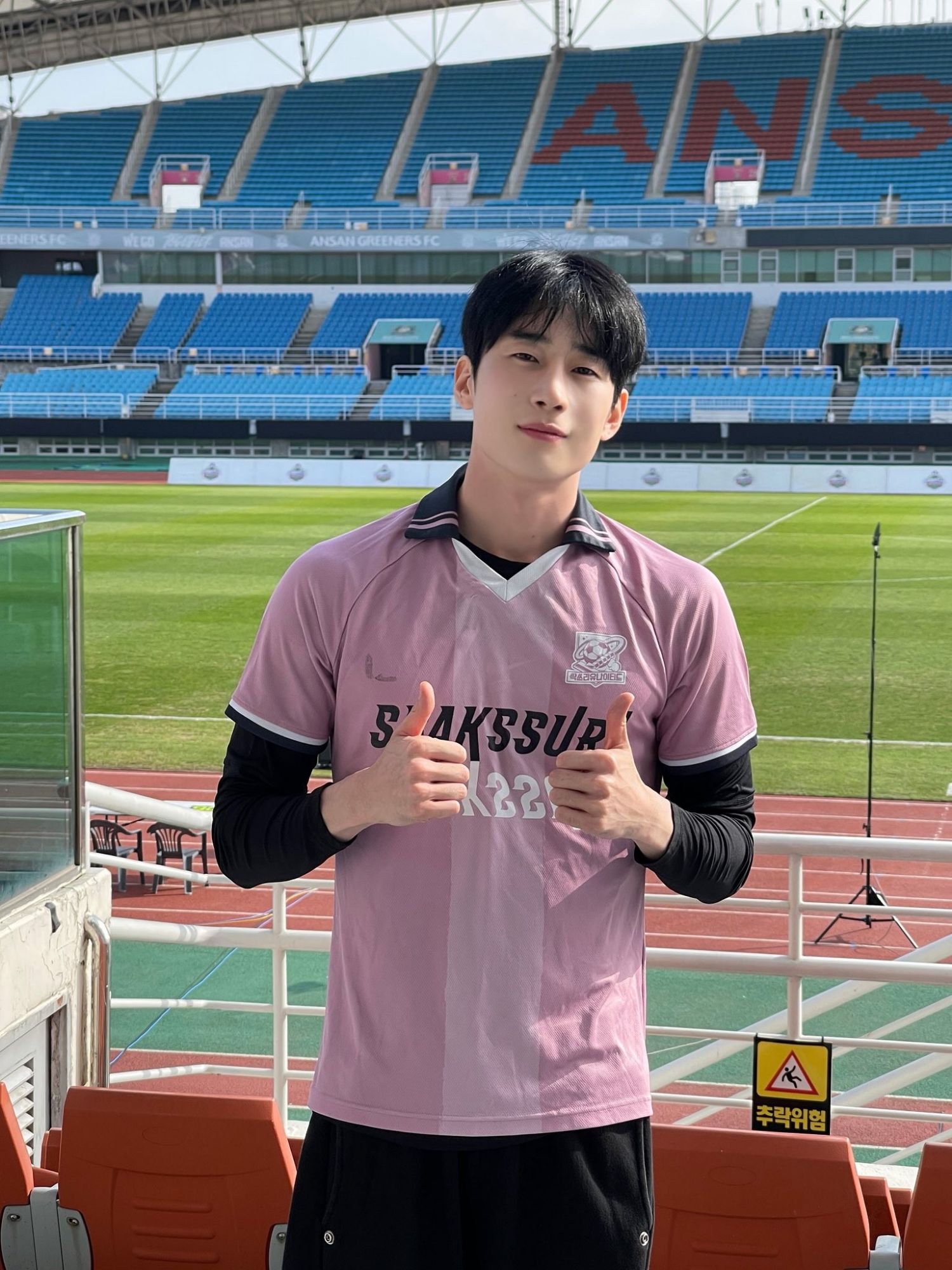 Behind-the-scenes cut of Han Seungwoo