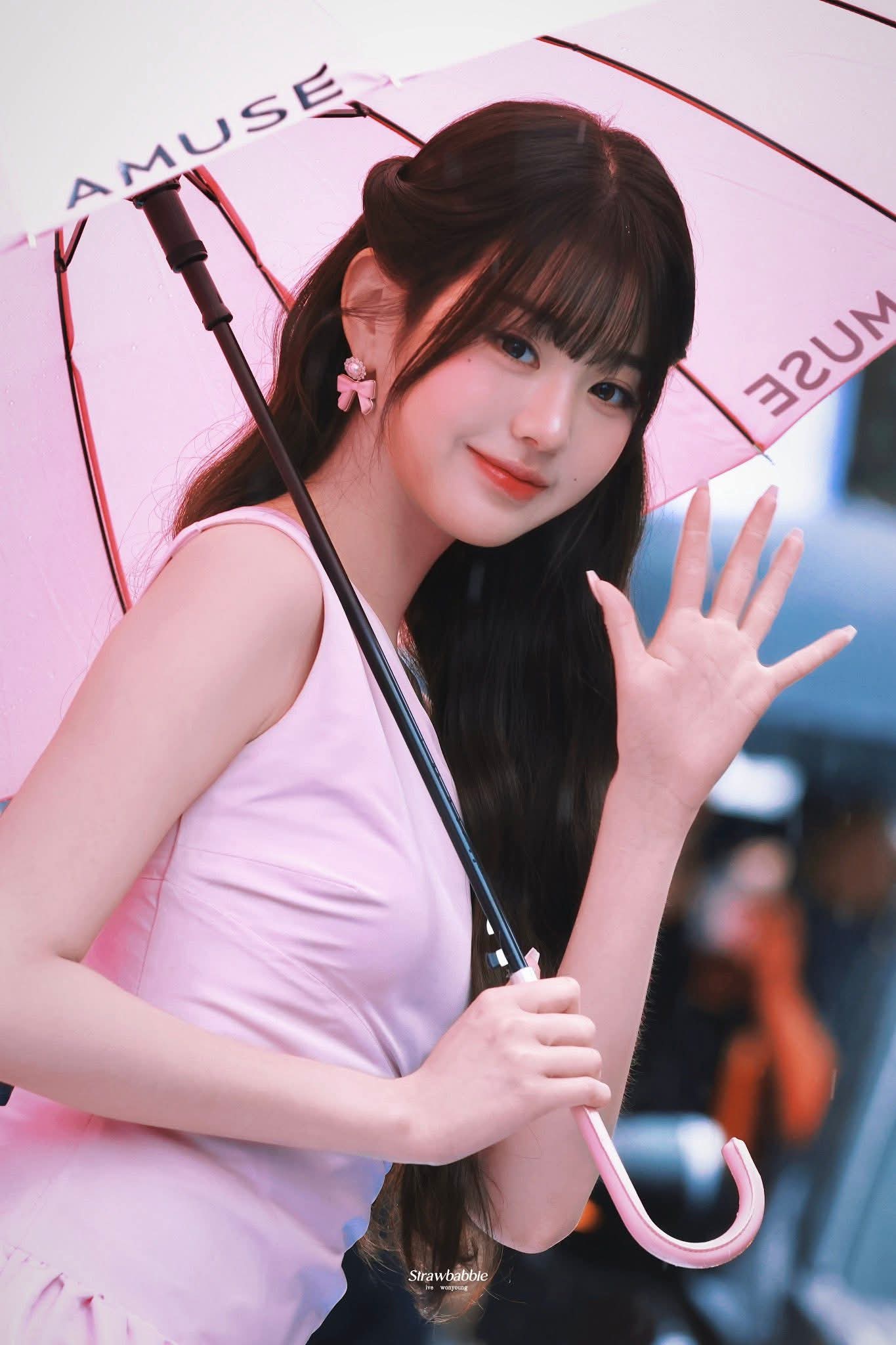 A moment captured by Jang Wonyoung (IVE)'s fan